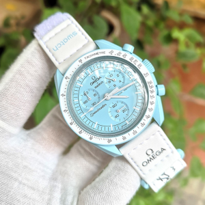 Đồng hồ Omega x Swatch Bioceramic Moonswatch Mission to Uranus SO33L100