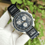 Đồng hồ Omega x Swatch Bioceramic Moonswatch Mission to Earth SO33G100